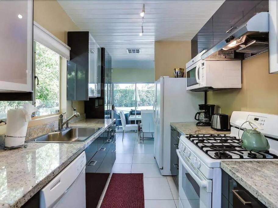 Serene 4 Bed 3 Bath Heated Pool Natural Backyard Heart Of 棕榈泉 外观 照片