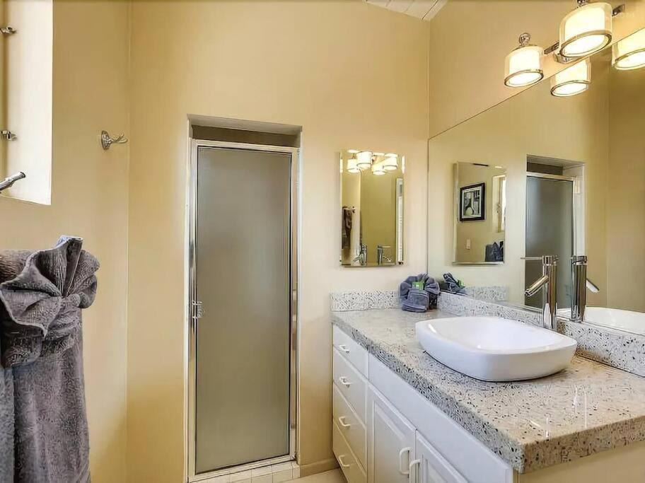 Serene 4 Bed 3 Bath Heated Pool Natural Backyard Heart Of 棕榈泉 外观 照片