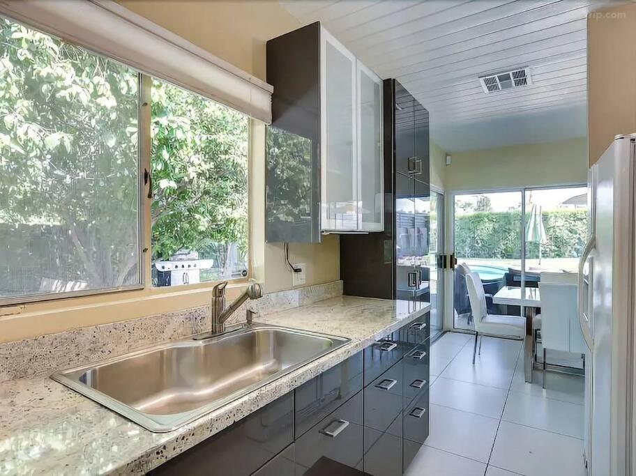 Serene 4 Bed 3 Bath Heated Pool Natural Backyard Heart Of 棕榈泉 外观 照片